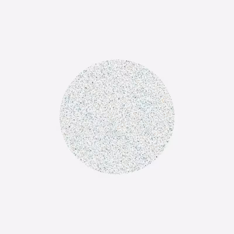 pododisc papirici 100 grita-1 okrugli brusni papir od 100 grita na bijeloj podlozi uvecana slika